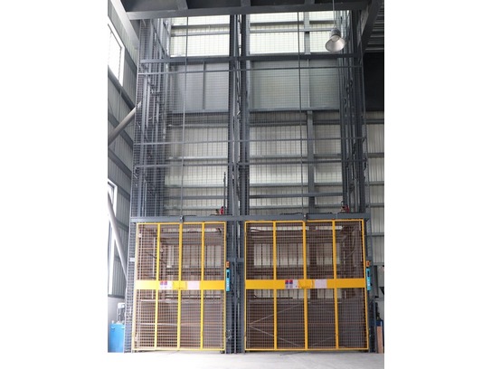 导轨式升降平台